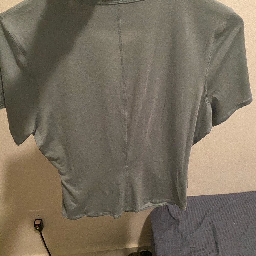 Lululemon top! Size 10 - Picture 2 of 2